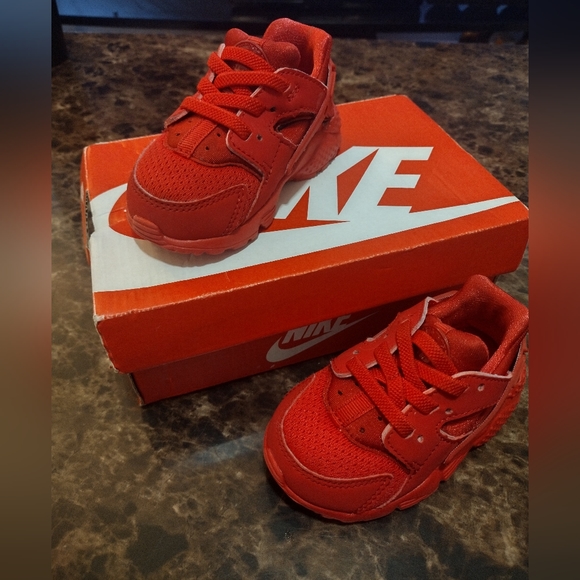 Toddler Shoes Red Nike Huarache Run size 5 - Picture 4 of 14